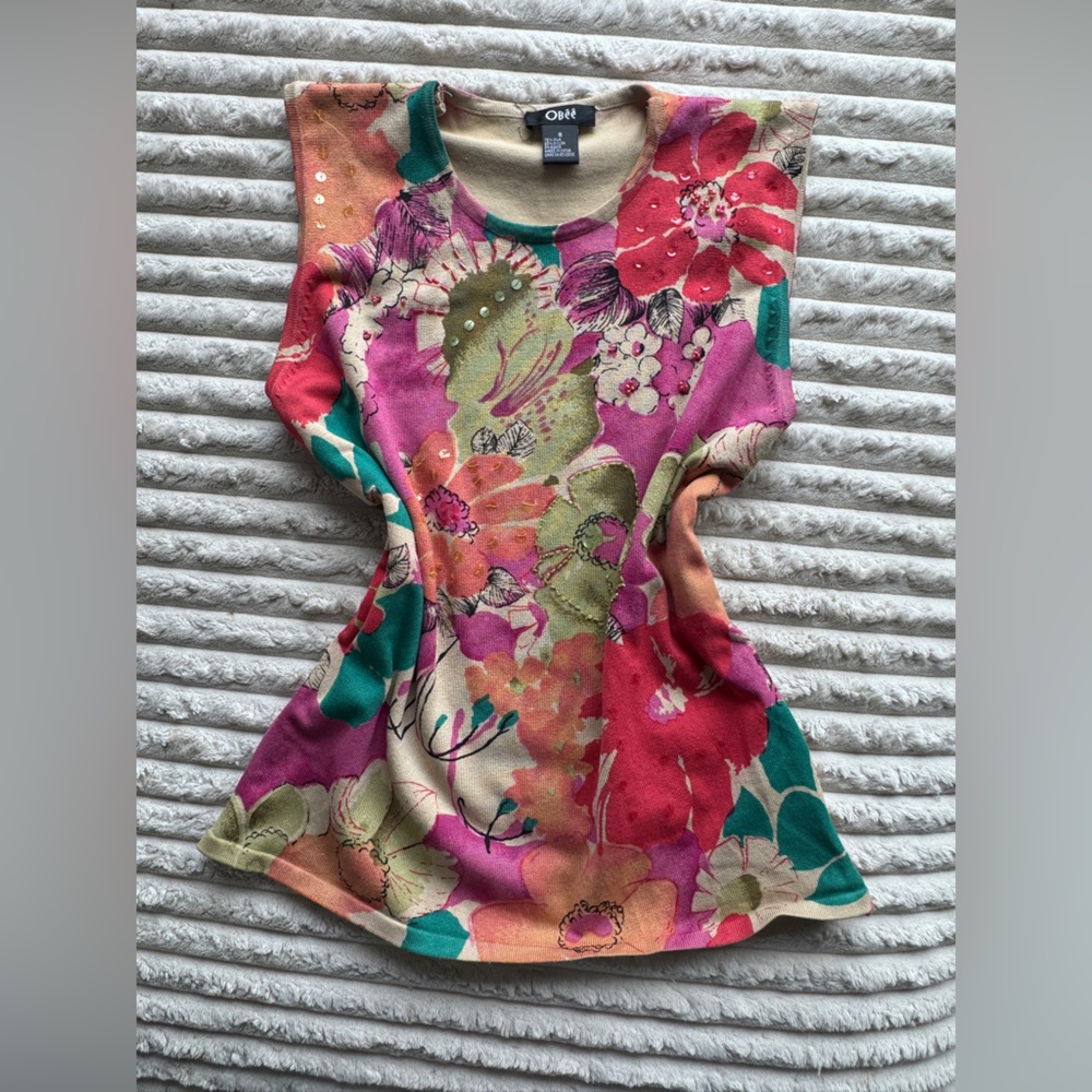 Obéi tank with Embroidered Floral Design